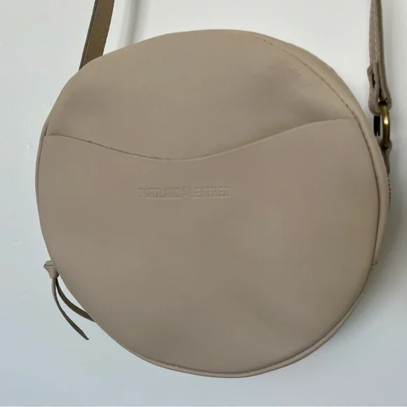Portland Leather Circle Crossbody Large Bone - Picture 1 of 8